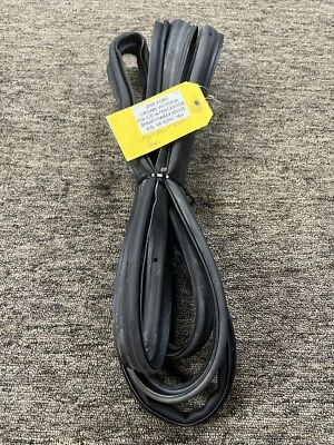 Ford Crown Victoria 2001-2011 sello de puerta delantera derecha resistente a la intemperie en la puerta Foto 1 de 3