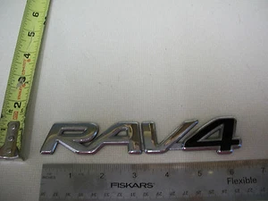 TOYOTA RAV4 SÍMBOLO NEGRO EMBLEMA CROMO BOLSA OEM USADO - Imagen 1 de 1