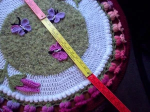 Handcrafted/crochet tablecloth with 3 D flowers and butterflies. 60" Dia - Picture 1 of 7