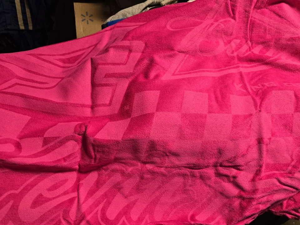 Toalla de playa Kevin Harvick #4 Budweiser rosa intenso Lg nueva con etiquetas Foto 1 de 1