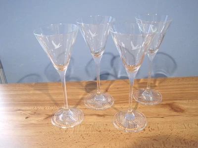 JUEGO DE 4 VASOS DE MARTINI DE VODKA GREY GOOSE 4,5 OZ DE 7,5" CON LOGO Y BASE DE TRAMADO Foto 1 de 3