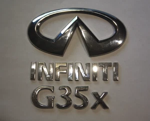2008-2013 INFINITI G35x G35 x COUPE 2 DOOR REAR TRUNK DECK LID EMBLEM SET OEM - Imagen 1 de 1