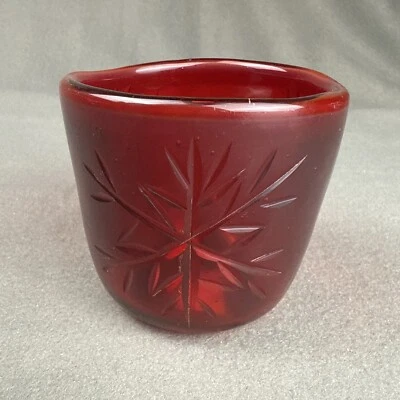 Красный рождественский подсвечник Crate & Barrel Glass Neva 3,25 дюйма - Изображение 1 из 4