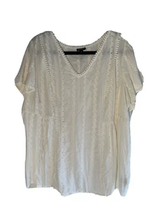 Torrid Ivory Color Floral Embroidered Eyelet Shirt Size 2 - B7 - Picture 1 of 5