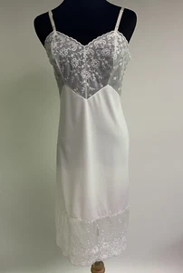 Vintage 1960s Vanity Fair Blue Script Label White Full Slip Size 34 - Picture 1 of 6