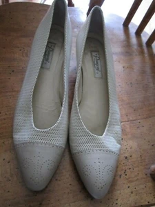 Rangoni of Florence Tan Spectator Pumps Heels 11 Perforated Leather Upper Sole - Picture 1 of 5