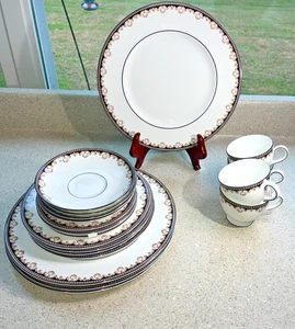 G140~  4 Wedgwood Medici 5-Piece Place Setting 20 Piece - Excellent Plates Cups - Picture 1 of 10