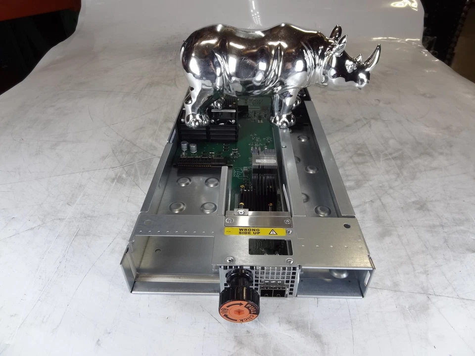 EMC 303-224-000C I/O MODULE 6G SAS PCB ASSEMBLY - Image 1 of 1