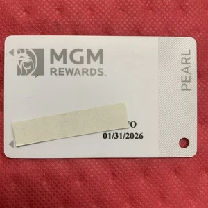 Tarjeta de jugador de tragamonedas de casino MGM RECOMPENS Pearl nombre femenino caduca 1/2026 - Imagen 1 de 2