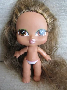 Muñeca Bratz Little Babyz Yasmin Hair Flair muñeca de 5" - Imagen 1 de 5