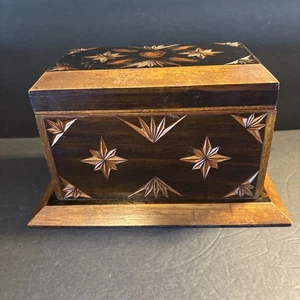 Cassapanca vintage in legno ornato portagioie bigiotteria foderata specchio scatola ottime condizioni 10x6x5 - Foto 1 di 12
