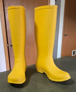 Nomad 14" Tall Pull On RUBBER BOOTS - YELLOW - Size 9- Great Condition - Picture 1 of 8