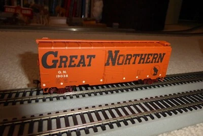 Athearn RTR HO 40' Youngstown Box car Great Northern (orange-small goat) #27286 - Image 1 of 4