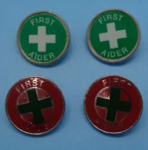 Four 4 x First Aid Lapel Pin Badges - Green & Red - Picture 1 of 4