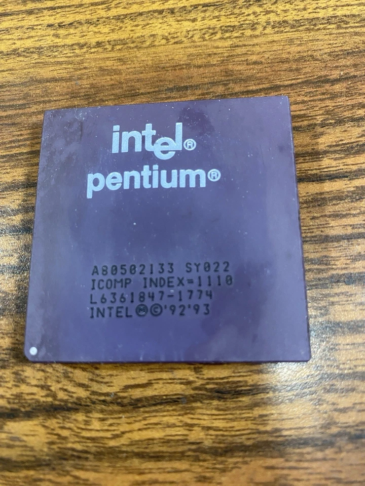 Intel Pentium 133MHz A80502133 CPUs SY022 Ceramic Gold IBM Socket 7 - Image 1 of 4