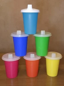 ViNtAgE 6 Tupperware Glocke Becher Schnabeltassen 109 7 Unzen Primärfarben DECKEL Dichtungen - Bild 1 von 13