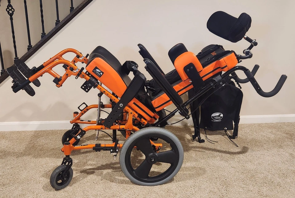 Silla de ruedas plegable pediátrica Freedom Next NXT 2020 Ex. Estado Foto 1 de 4