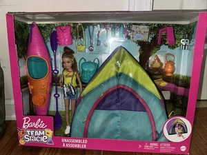 Barbie Toy Team Stacie Outdoor Sommer Camp Camping Zelt Kajak Rucksack Lagerfeuer - Bild 1 von 7