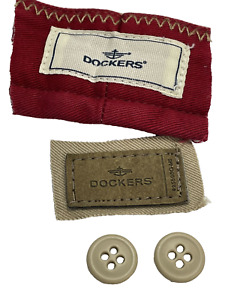 Dockers Replacement 2 4-Hole Buttons and 2 Clothing Tags