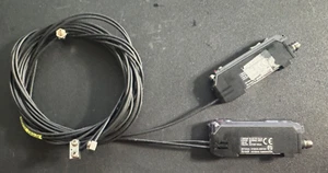 Amplificador Sensor Fibra Óptica Digital Keyence FS-V31CP 2 USADOS con FIBRA - Imagen 1 de 9
