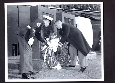 Babe Ruth Memorial Yankee Stadium 1949 Type 1 Press Photo wreath at Lou Gehrig - Image 1 of 4
