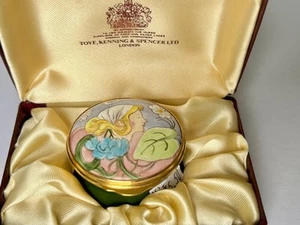 VTG Toye Kenning Spencer Fine Birmingham Enamels Eloise Pill Trinket Box - Picture 1 of 9