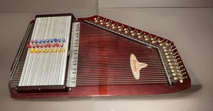 Bande rythmique Caroler Autoharp Chromaharp 27 accords 43 cordes - Photo 1/15