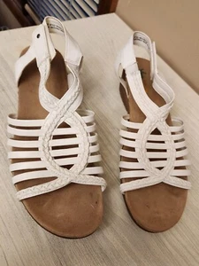Yuu White Wedge Comfort Sandals 10M - Picture 1 of 8