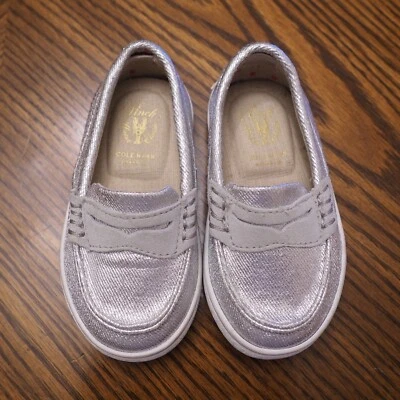 Sapatos infantis COLE HAAN Grand OS Pinch Weekender prata couro/feito pelo homem tamanho 5 - Imagem 1 de 4