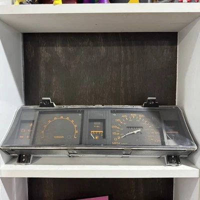 Velocímetro de grupo de camioneta Nissan Pathfinder 89-92 carrocería dura D21 156 k OEM Foto 1 de 4