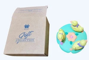 Avon Ostereierhalter Sammlung Ente mit Box 1996 Pastellfarben Sammlerstück G - Bild 1 von 3