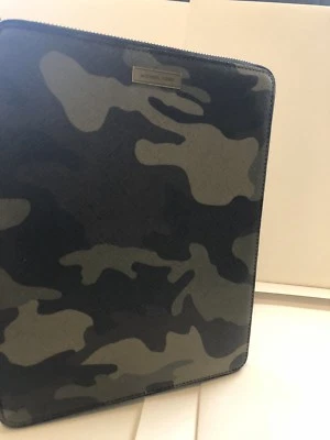 Michael Kors Men's Jet Set Camo Pvc  Leather Apple Zip iPad Case New Green - Image 1 of 4