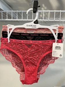 Neu mit Etikett Bebe Höschen Unterwäsche 3er-Pack Spitze Logo Tangas Größe S neu mehrfarbig  - Bild 1 von 3