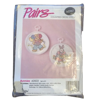Kit de punto de cruz contado ABEJA DORADA 2 PARES DE MARCOS DE 3": CONEJITOS #60503 NUEVO EN PAQUETE Foto 1 de 4
