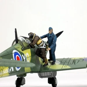 PreSale Pro-Painted 1:48 RAF Crew supporting Pilot Climbing to aircraft WW2 - Picture 1 of 13