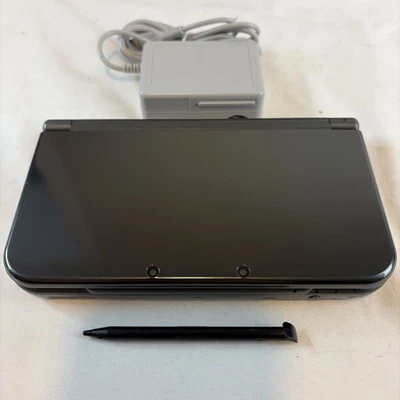 Novo console Nintendo 3DS XL cinza preto, IPS superior com carregador stylus versão EUA - Imagem 1 de 4