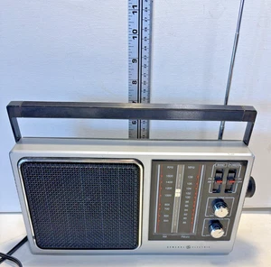 Collectible 1980s - General Electric Radio Model 7-2857A - Picture 1 of 6