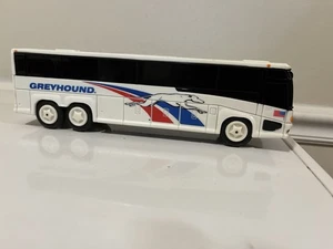 O Scale MCI G Model Greyhound Bus - Picture 1 of 4