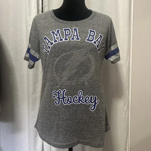 4 her by Carl Banks Women's Tampa Bay Lightning Large Hockey Short Sleeve Shirt - Picture 1 of 8