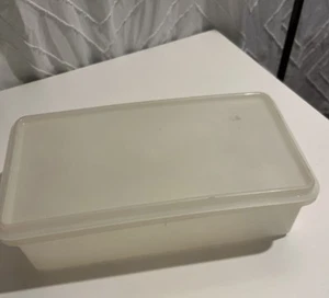 Vintage Tupperware Horizontal Cracker Keeper Seal 678 - Picture 1 of 7