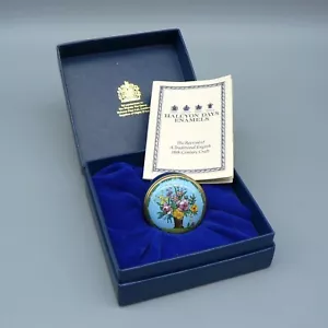 HALCYON DAYS ENAMELS BOX VASE & BOUQUET FLOWERS PILL BOXED LEAFLET SCREW TOP 3CM - Picture 1 of 15