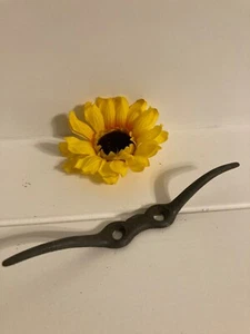 Vtg Rope Cleat Small Thin 6" Boat Dock Deck Marine Sailboat Upcycle Hook Cottage - Picture 1 of 9