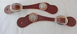 Par de Mujeres Correas de Cuero con Espuela Brida Marrón Rico Jeremiah Vatio Conchos Manchados - Imagen 1 de 2