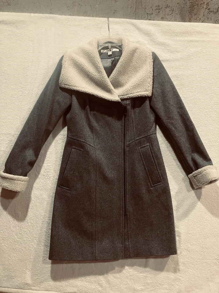 Abrigo DKNY Mezcla de Lana Asimétrico Polar Recortado Gris Talla 2 Cremallera y Bolsillos Foto 1 de 4