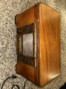 Vintage Stewart Warner 205GA Röhrenradio Powers On - Bild 1 von 6