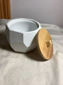 Incimal White Ceramic /Natural Wood Lid 4” X 4” Jar /Trinket /Jewel Box - Picture 1 of 7
