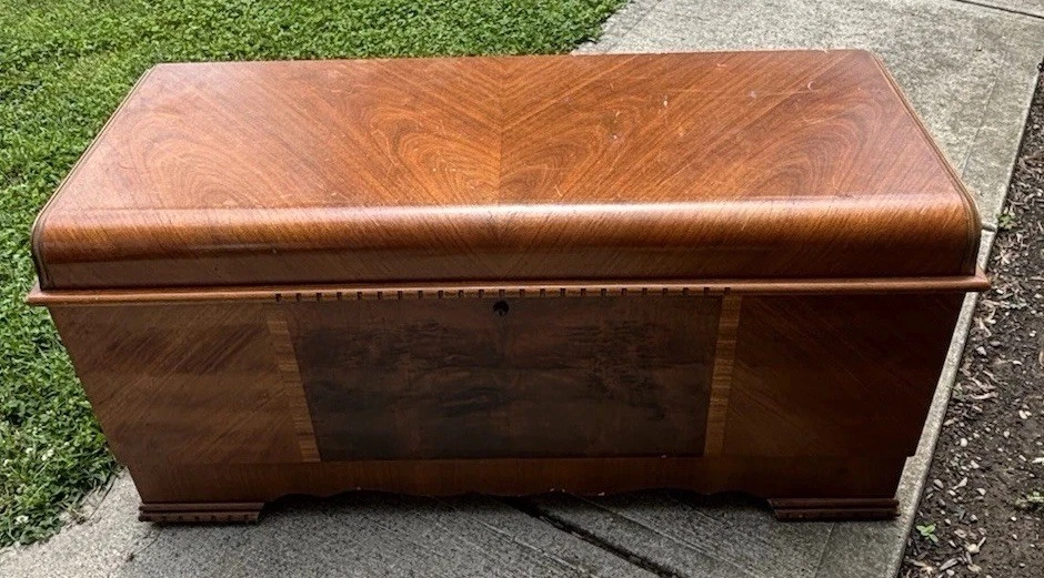 Cofre de madera de cedro Lane Foto 1 de 4