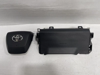 2021-2023 TOYOTA SIENNA STEERING WHEEL AND DRIVER KNEE AIRBAG OEM - Image 1 of 4