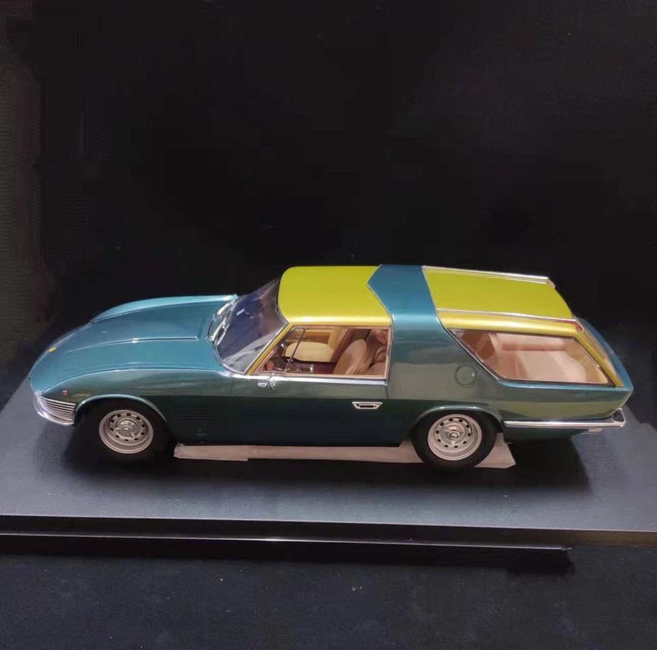 Matrix 1/18 model Ferrari 330GT Shooting Brake Vignale 1968 - Image 1 of 4