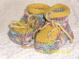 Babyboots Schühchen Handgestrickt   0-3 Mon.Bunt/Gelb Regia Wolle Unikat - Bild 1 von 6
